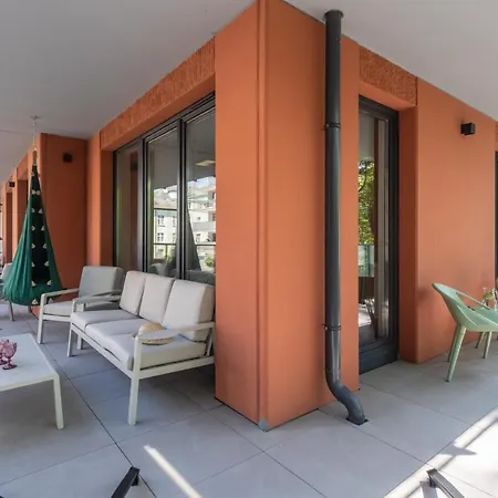 Lägenhet Family With A Sandbox On The Balcony In By Renters *