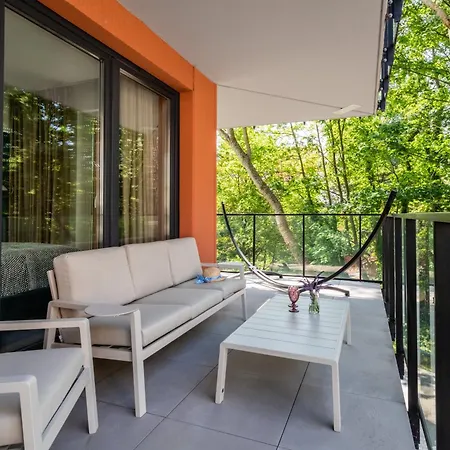 Family With A Sandbox On The Balcony In By Renters Lägenhet
